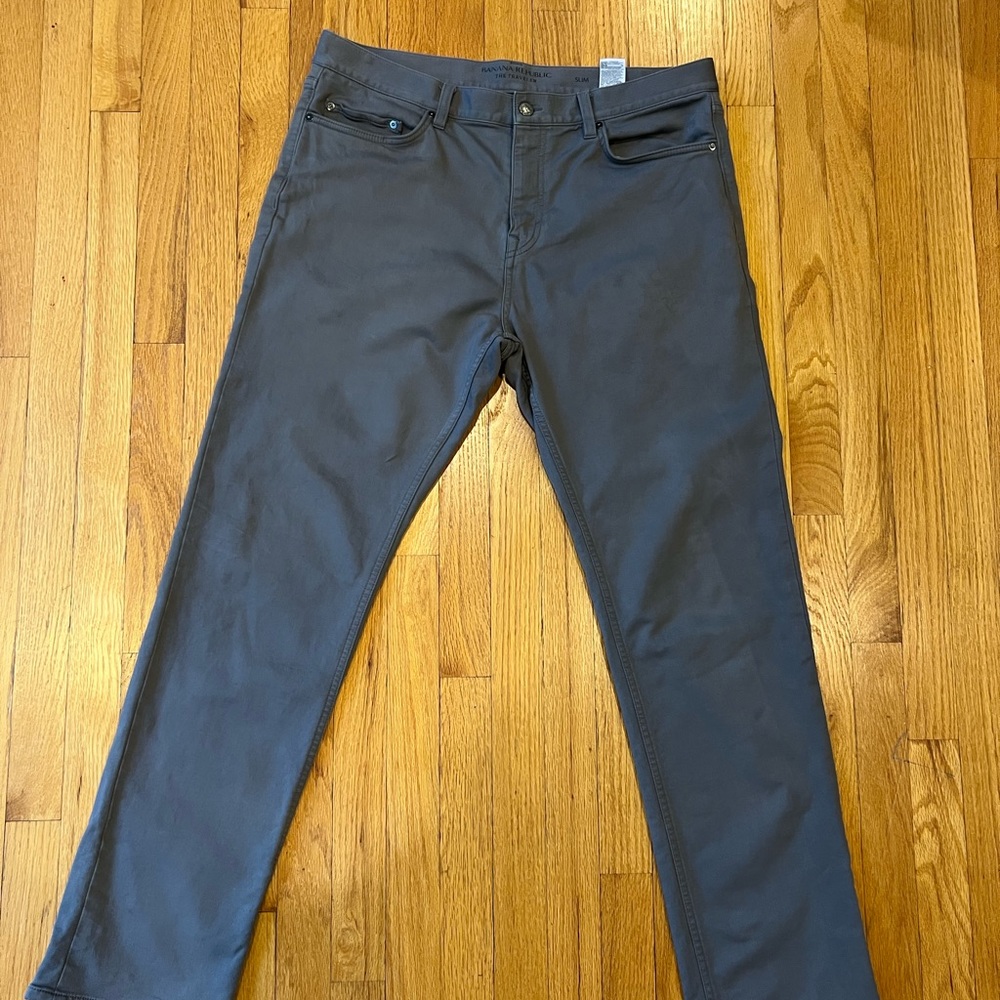 Banana republic Grey the traveler pant 36x34 slim fit